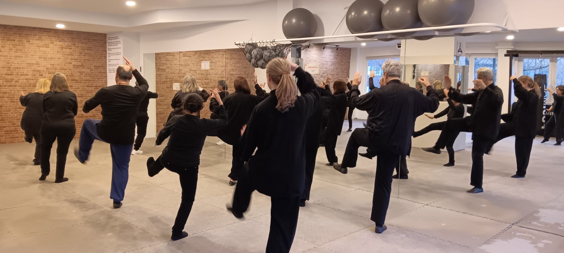 Clase de Tai Chi en el centro